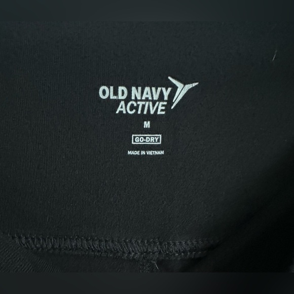 Old Navy: Women’s Active Go-Dry Crops- Size Medium - Picture 3 of 5